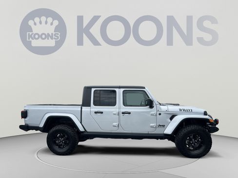 Used 2024 Jeep Gladiator Sport AWD/4WD image 8