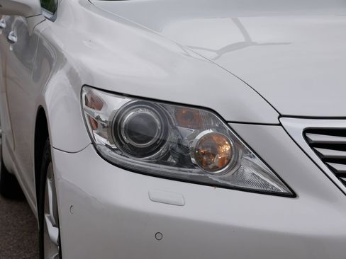 Used 2012 Lexus LS 460 AWD w/ Comfort Pkg image 16
