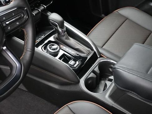 Used 2026 GMC Canyon AT4 w/ Technology Plus Package AWD/4WD image 18