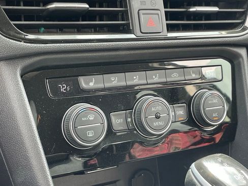 Used 2024 Volkswagen Taos SE image 10