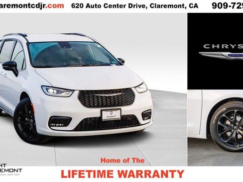 New 2026 Chrysler Pacifica Select w/ S Appearance Package image 1