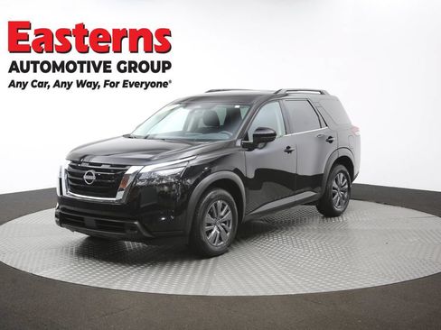 Used 2025 Nissan Pathfinder SV FWD image 57