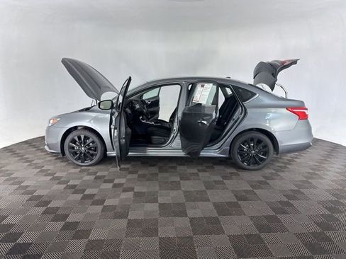 Used 2017 Nissan Sentra SR w/ SR Midnight Edition image 11