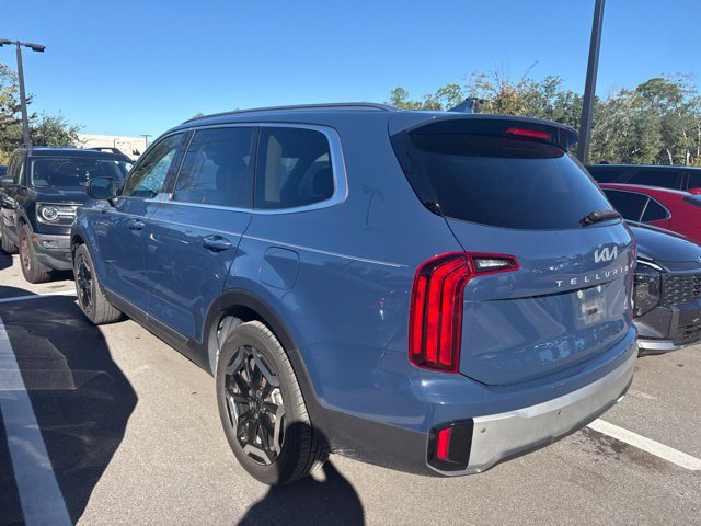 Used 2023 Kia Telluride S AWD/4WD image 3
