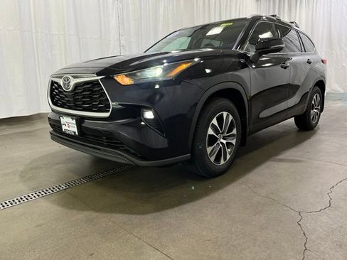 Used 2022 Toyota Highlander XLE AWD/4WD image 27