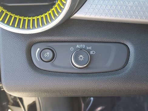 Used 2025 Chevrolet Trax LT image 22