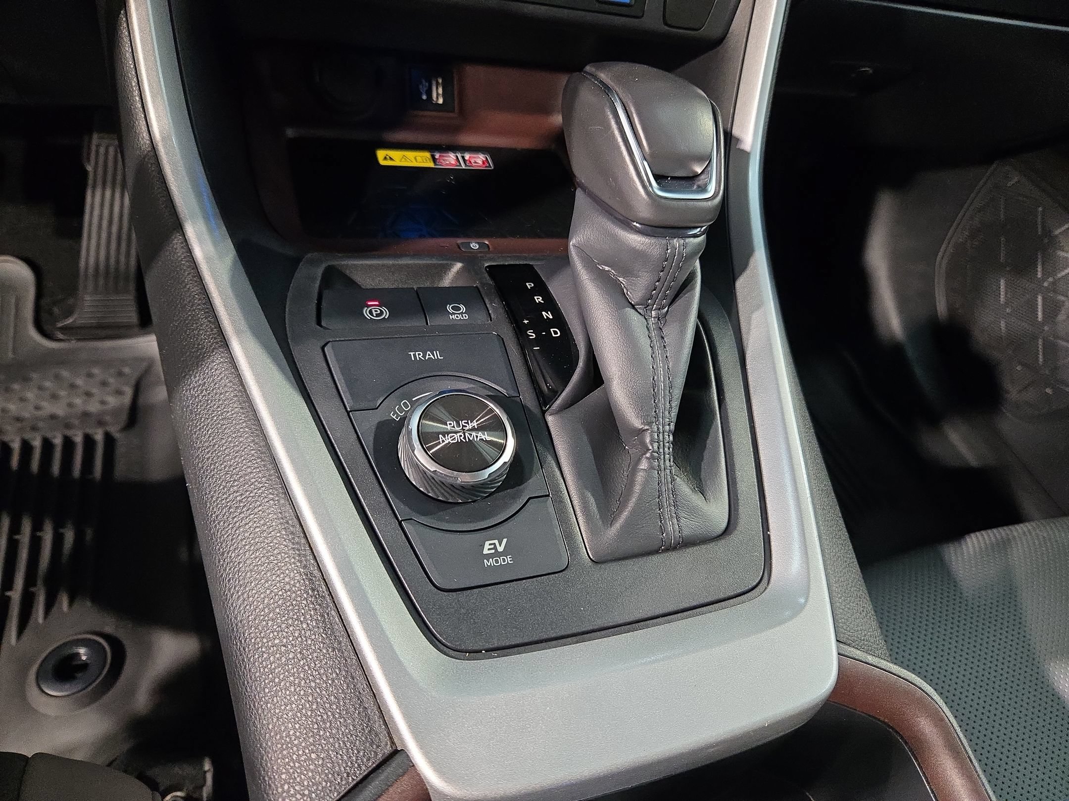 Used 2024 Toyota RAV4 Limited w/ Advanced Technology Package AWD/4WD image 33