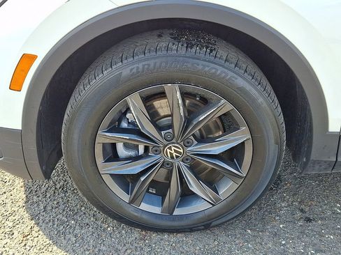 Used 2023 Volkswagen Tiguan SE AWD/4WD image 29
