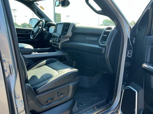 Used 2022 RAM 2500 Laramie w/ Night Edition AWD/4WD image 10