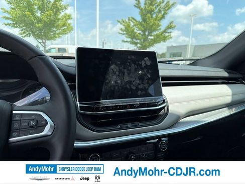 Used 2025 Jeep Compass Limited AWD/4WD image 7