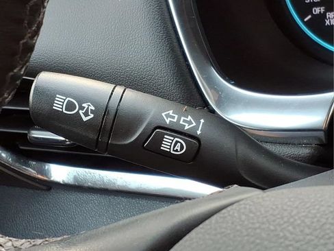 Used 2023 Chevrolet Traverse LT FWD image 29