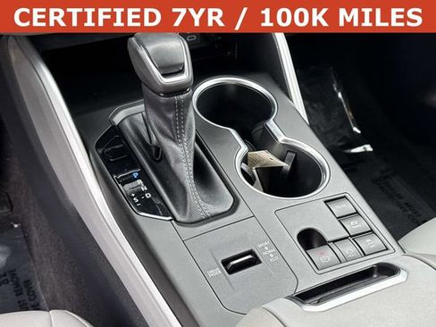 Used 2023 Toyota Highlander XLE AWD/4WD image 23