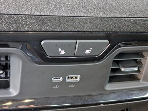 Used 2025 GMC Sierra 3500 AT4 image 18