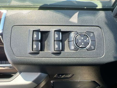 Used 2016 Ford F150 Platinum w/ Equipment Group 701A Luxury image 17