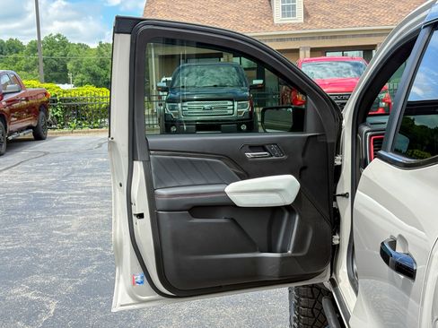 Used 2026 GMC Canyon AT4X w/ AT4X AEV Edition AWD/4WD image 19
