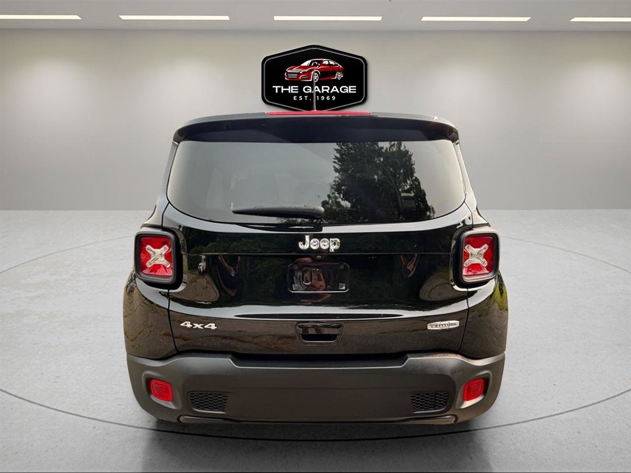 Used 2021 Jeep Renegade Latitude w/ Convenience Group AWD/4WD image 4