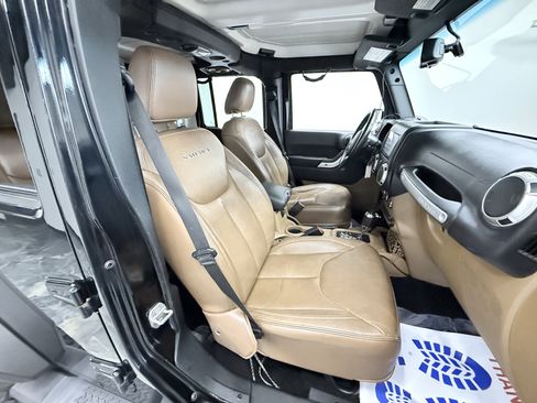 Used 2016 Jeep Wrangler Unlimited Sahara w/ Connectivity Group image 19