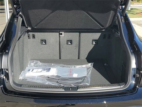 Used 2025 Porsche Macan image 35