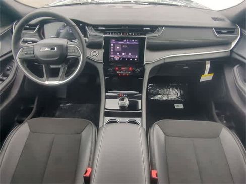 New 2025 Jeep Grand Cherokee Laredo image 15