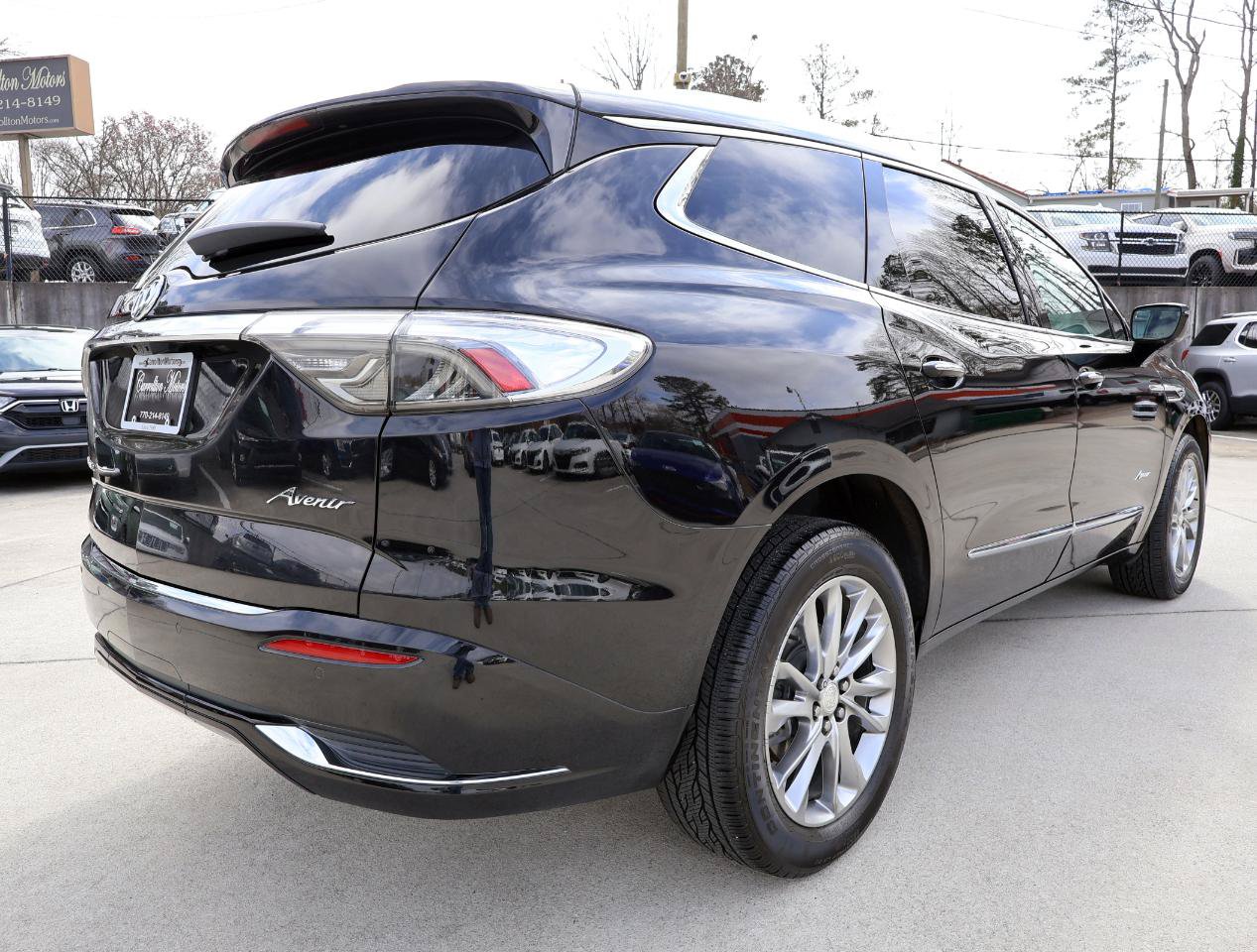 Used 2022 Buick Enclave Avenir w/ Avenir Technology Package FWD image 7