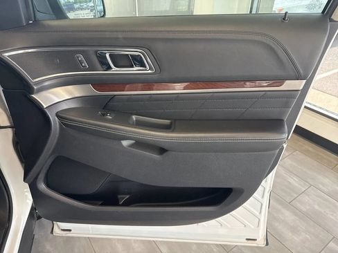 Used 2018 Ford Explorer Platinum AWD/4WD image 45