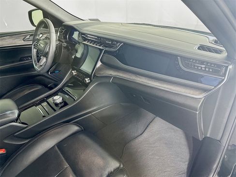 Used 2023 Jeep Grand Cherokee Overland w/ Luxury Tech Group IV image 31