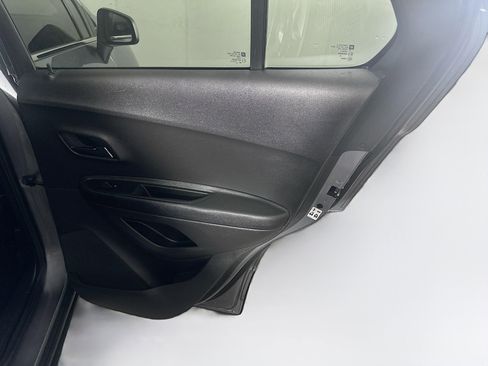 Used 2020 Chevrolet Trax LT image 28