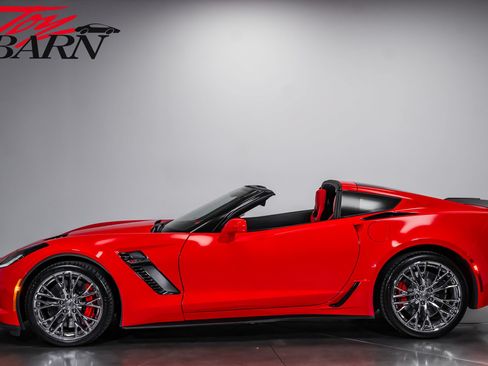 Used 2015 Chevrolet Corvette Z06 w/ 2LZ Preferred Equipment Group RWD image 2