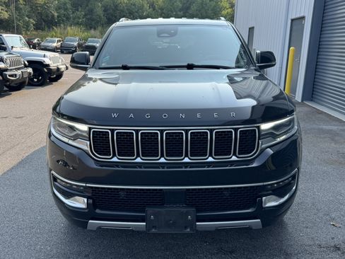 Used 2024 Jeep Wagoneer L Series II w/ Flexible Seating Group AWD/4WD image 2