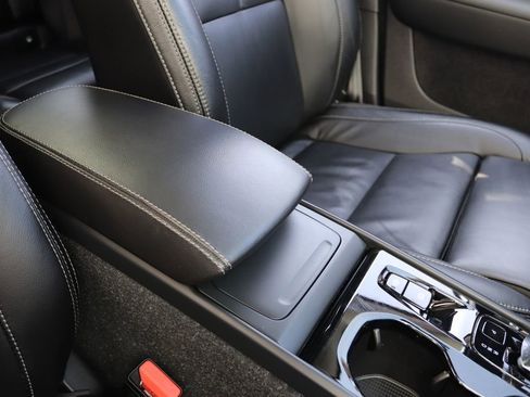 Used 2023 Volvo XC40 B5 Ultimate w/ Protection Package Premier image 18