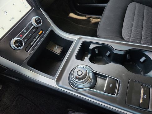 Used 2024 Ford Edge SE w/ Black Appearance Package image 17