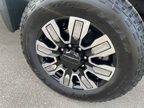 Used 2026 GMC Sierra 2500 Denali image 26