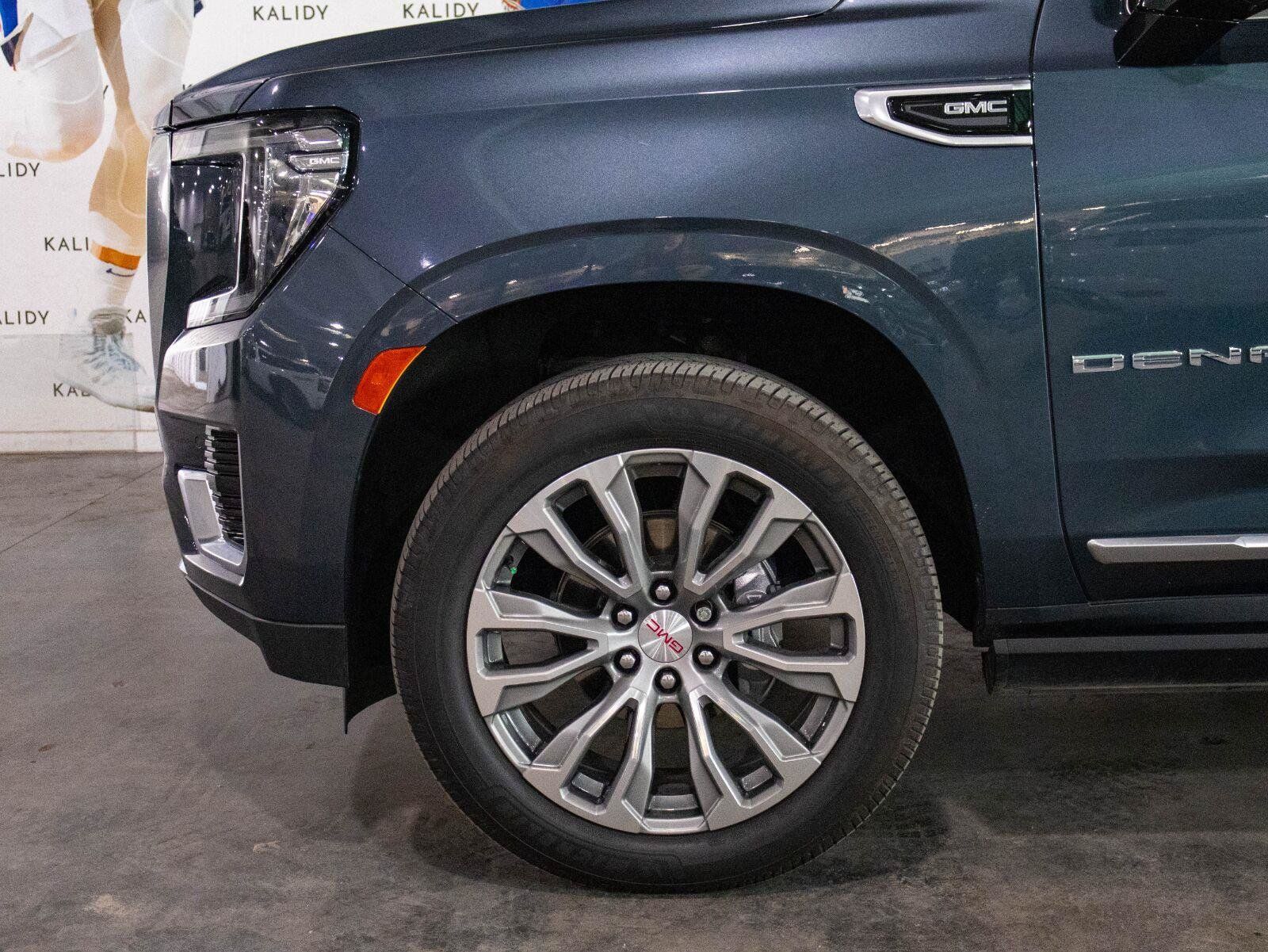 Used 2021 GMC Yukon Denali w/ Denali Ultimate Package AWD/4WD image 18