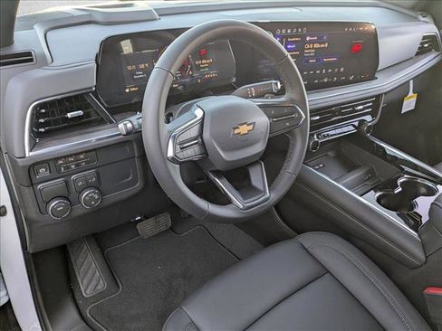 New 2026 Chevrolet Suburban LT image 3