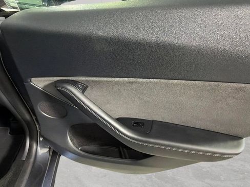 Used 2025 Tesla Model Y Long Range RWD image 35