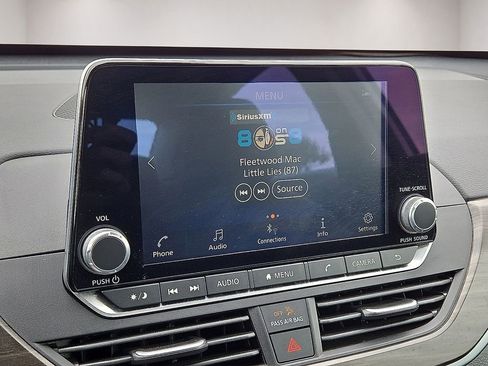 Used 2025 Nissan Altima 2.5 SV FWD image 26