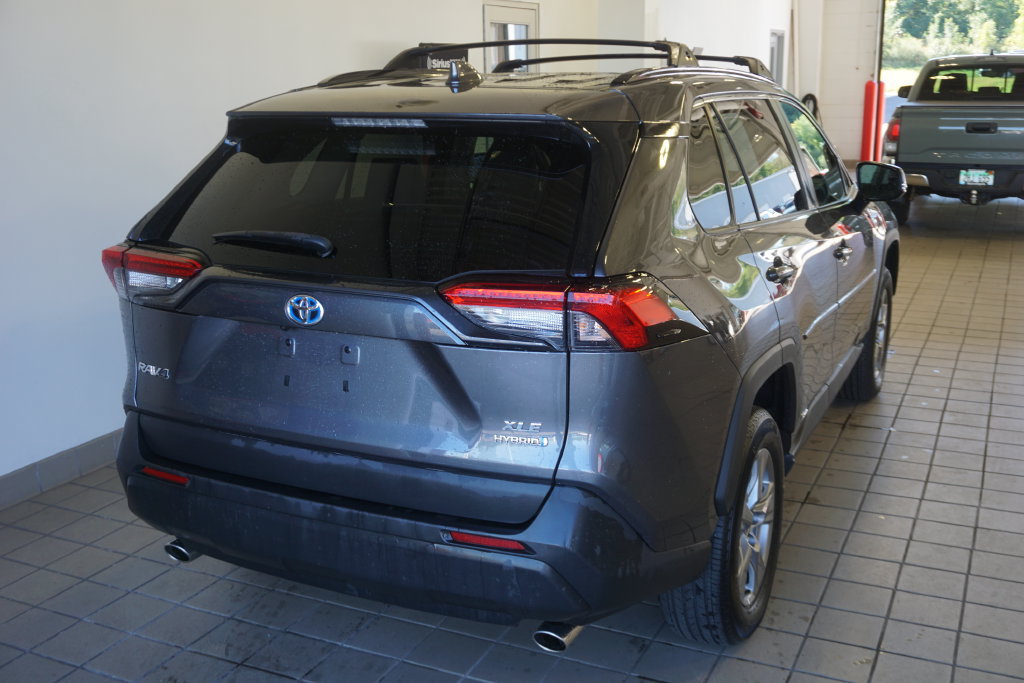 Used 2022 Toyota RAV4 XLE w/ Convenience Package AWD/4WD image 14