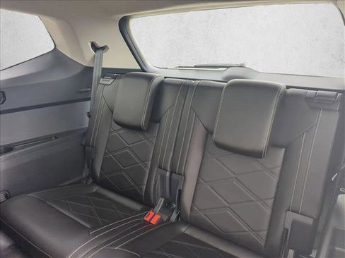 Used 2025 Volkswagen Atlas SE image 18