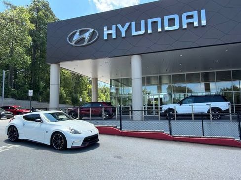 Used 2016 Nissan 370Z NISMO RWD image 1