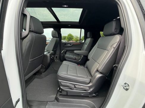 Used 2025 GMC Yukon XL Denali w/ Sun & Power Step Package AWD/4WD image 7