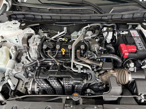 Used 2025 Nissan Altima 2.5 SV FWD image 32