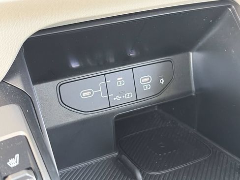 Certified 2024 Kia Sorento S w/ Panoramic Sunroof Package FWD image 27