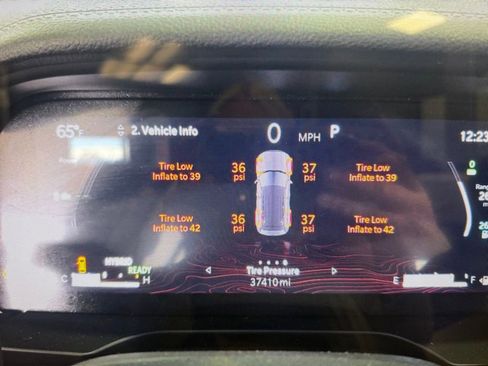 Used 2023 Jeep Grand Cherokee 4WD 4xe w/ Luxury Tech Group II image 4