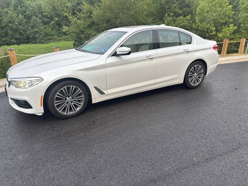 Used 2017 BMW 530i RWD image 2