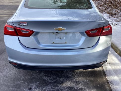 Used 2018 Chevrolet Malibu LT image 2