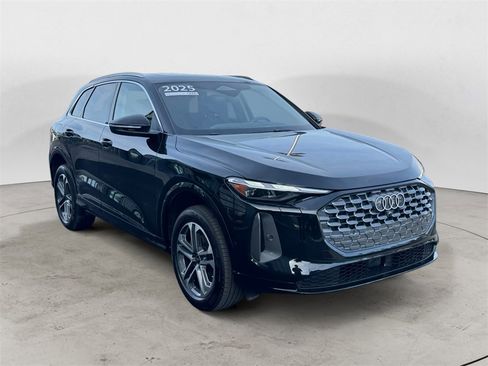 Used 2025 Audi Q5 Premium w/ Convenience Package image 1