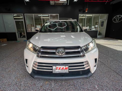 Used 2017 Toyota Highlander Limited Platinum AWD/4WD image 6
