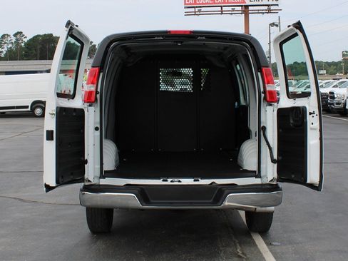 Used 2025 Chevrolet Express 2500 w/ Driver Convenience Package RWD image 15