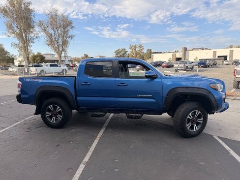 Used 2017 Toyota Tacoma TRD Off-Road AWD/4WD image 7