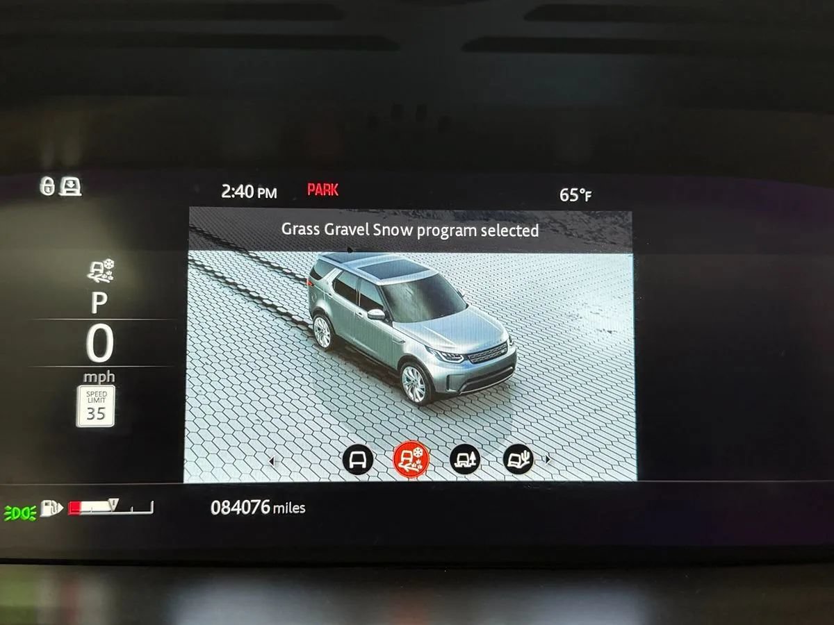 Used 2020 Land Rover Discovery Landmark AWD/4WD image 30